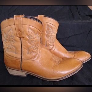 Dingo Shorty Tan Leather Western Ankle Boots Women’s Size 10